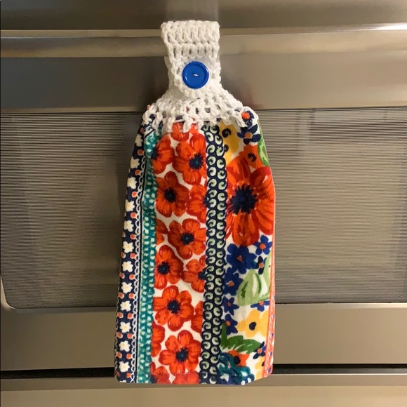Hand Crafted Pioneer Woman Crocheted Top Hanging Kitchen or Bathroom Hand Towels - Picture 2 of 5